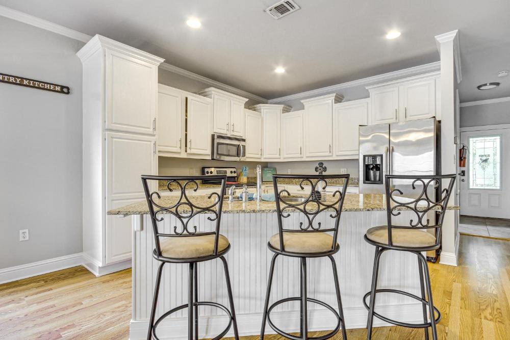 Biloxi Condo with Community Pool about Half-Mi to Beach!